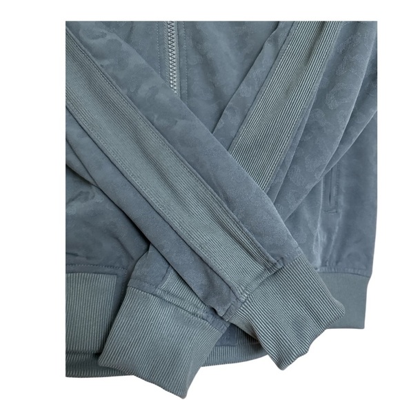 Athleta Brooklyn Womens Leopard Medieval Violet Full Zip Jacket/Sweatshirt Small - Picture 3 of 9